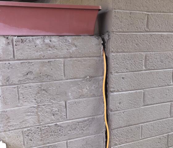 Signs of Foundation Problems: Wall Cracks