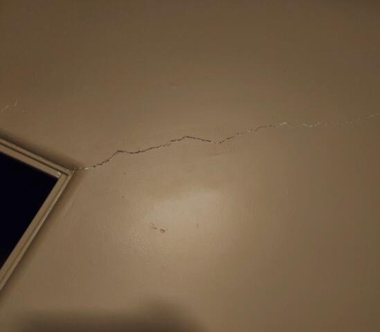 Symptoms of Foundation Problems: Wall Cracks