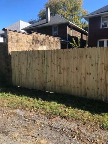 6' Privacy Natural Wood Fene /  (2) 4' gates
