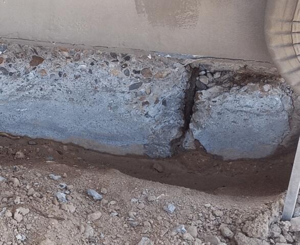 Signs of Oxidation in a Stem Wall: Corroded Tie-down Straps