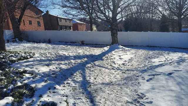 6' Acadia Privacy White Vinyl Fence / New England Caps