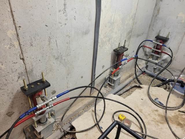 Lift cylinders