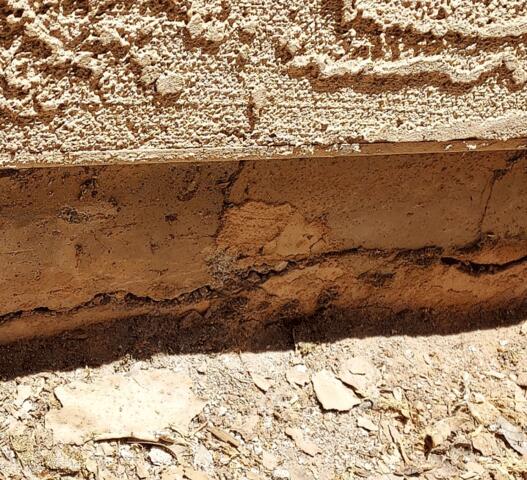 Symptoms of Foundation Problems in a Concrete Stem Wall: Vertical Cracks