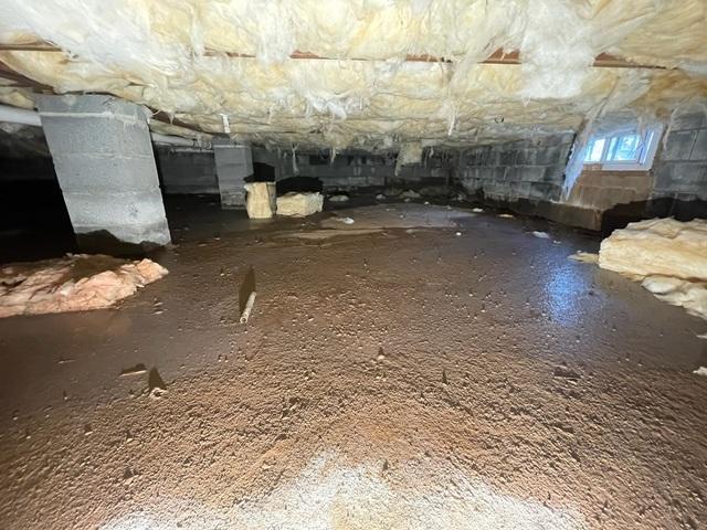 Crawl Space Before Insulation