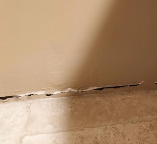 Signs of Foundation Problems: Baseboard Space Gaps
