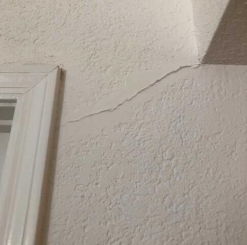 Symptoms of Foundation Problems: Wall Crack
