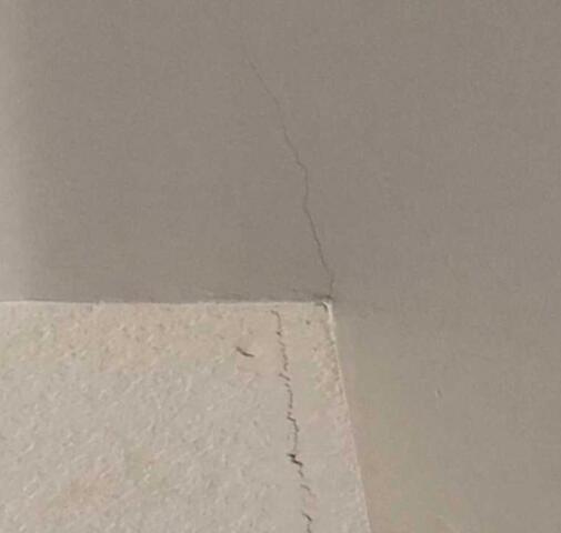 Symptoms of Foundation Problems: Crack on the Ceiling