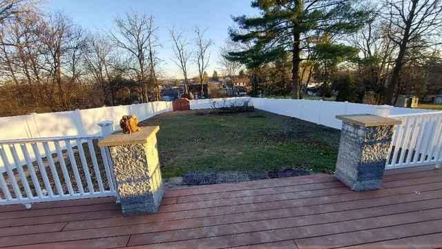 Acadia Privacy 6' White Vinyl Fence / (1) 3' gate / (1) 4' gate