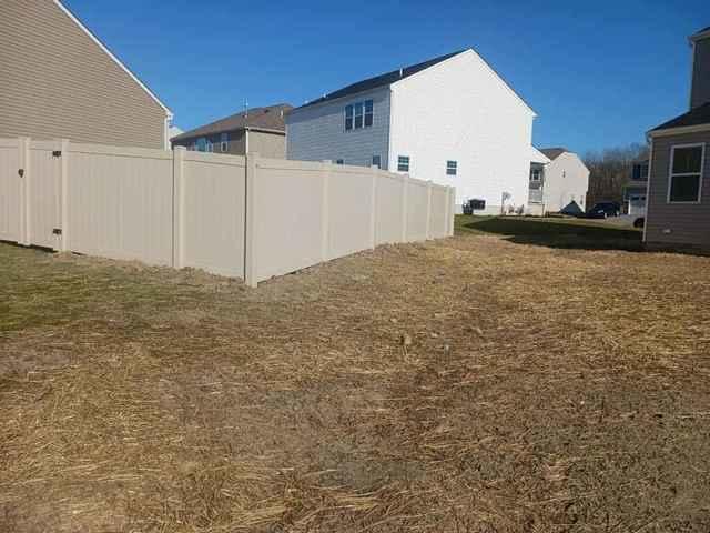 Almond 6' Biscayne Picket / 6' Acadia Privacy Vinyl Fence