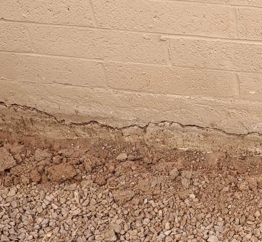 Stem Wall Failure Symptoms: Horizontal Cracks