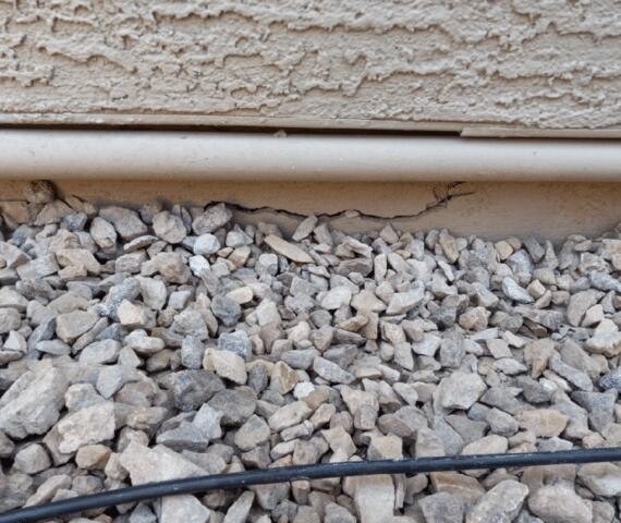 Signs of a failing Stem Wall: Horizontal Cracks