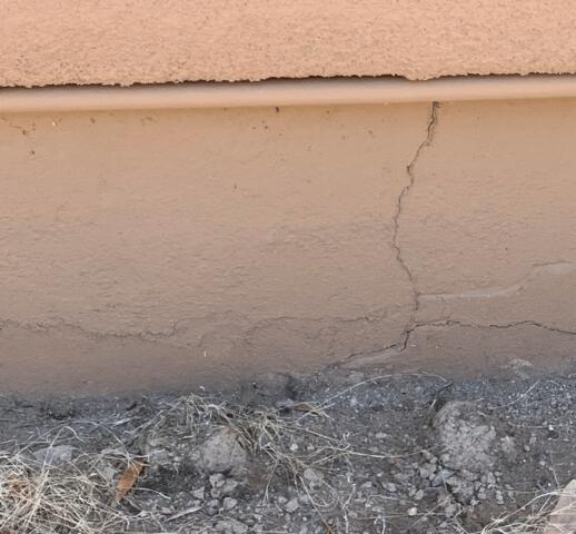 Stem Wall Failure Signs: Vertical Concrete Slabs