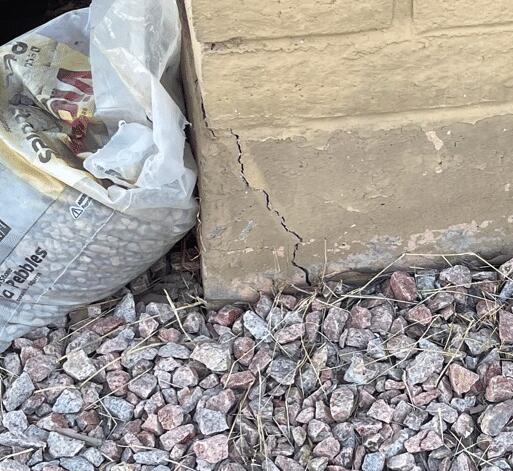 Signs of Stem Wall Failure: Vertical Cracks
