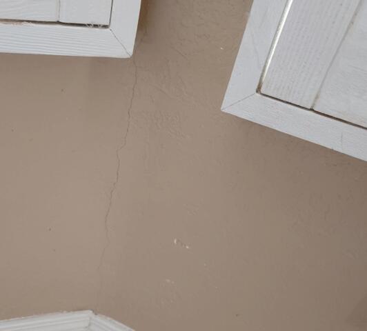 Signs of Foundation Problems: Interior Wall Cracks