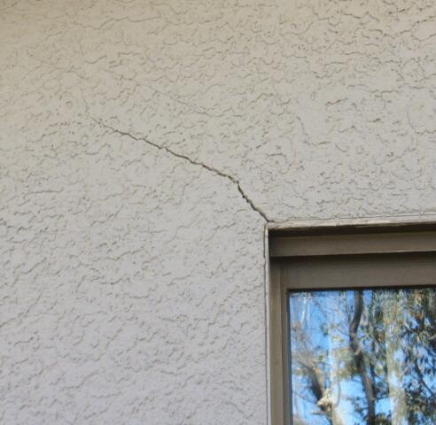 Foundation Symptoms: Wall Crack