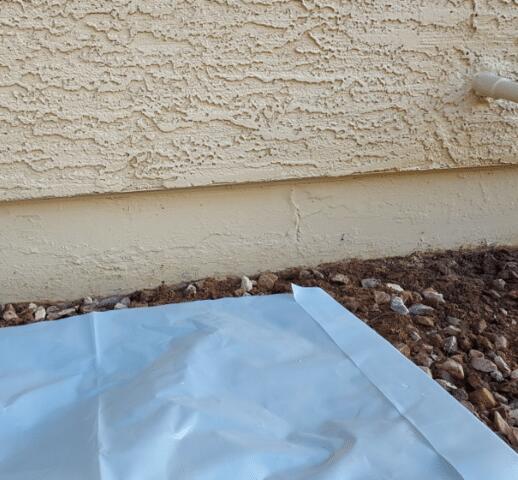 Signs of Failure in a Concrete Stem Wall: Vertical Cracks