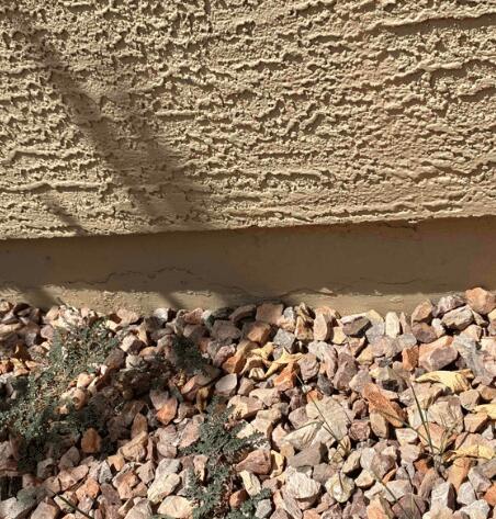 Signs of Failure in a Concrete Stem Wall: Horizontal Cracks