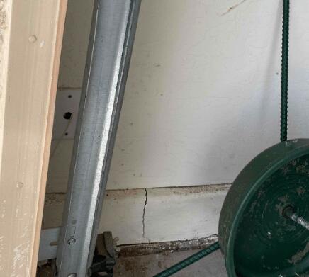 Signs of Stem Wall Failure: Vertical Cracks