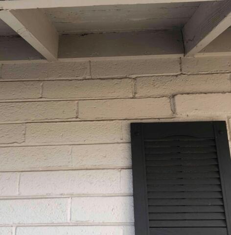 Signs of Foundation Problems: Exterior Wall Cracks