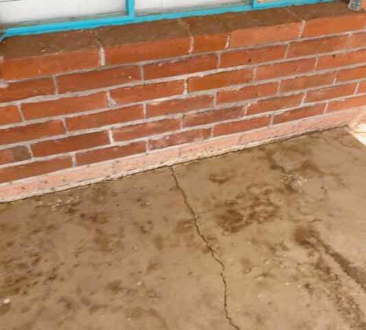 Indicators of Foundation Issues: Exterior Floor Cracks