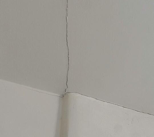 Indicators of Foundation Issues: Ceiling Cracks