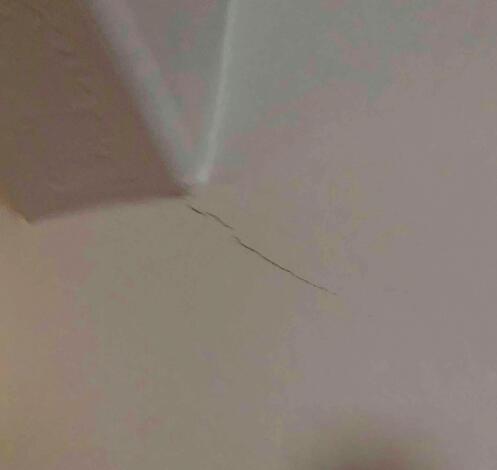 Foundation Signs: Ceiling Cracks