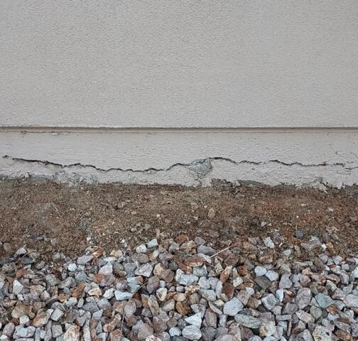 Symptoms of Corrosion in a Stem Wall: Horizontal Cracks