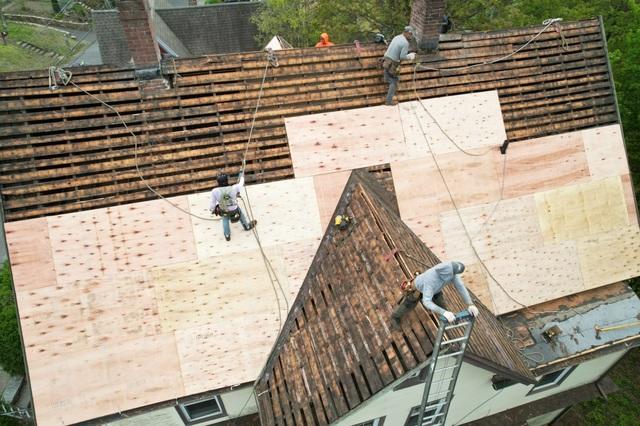 As we work our way up the roof we are ripping up the old decking layer and laying down our own plywood decking layer. The original decking layer that was built with the house was of the wood shake style and this style worked in its time is now outdated now.