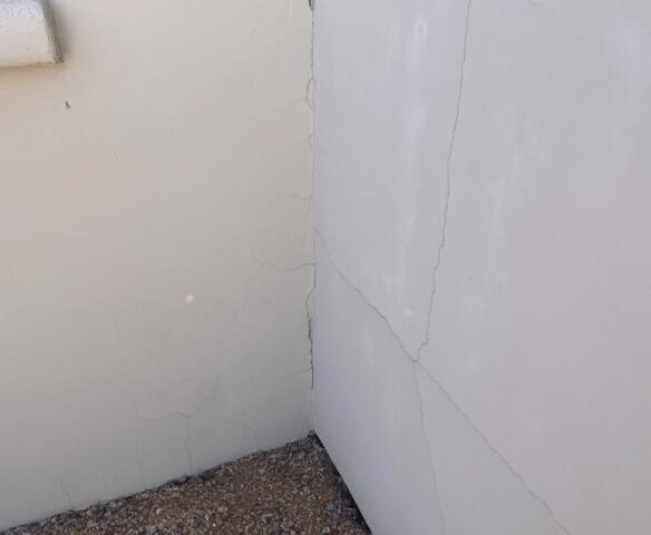 Signs of Foundation Problems: Exterior Wall Cracks
