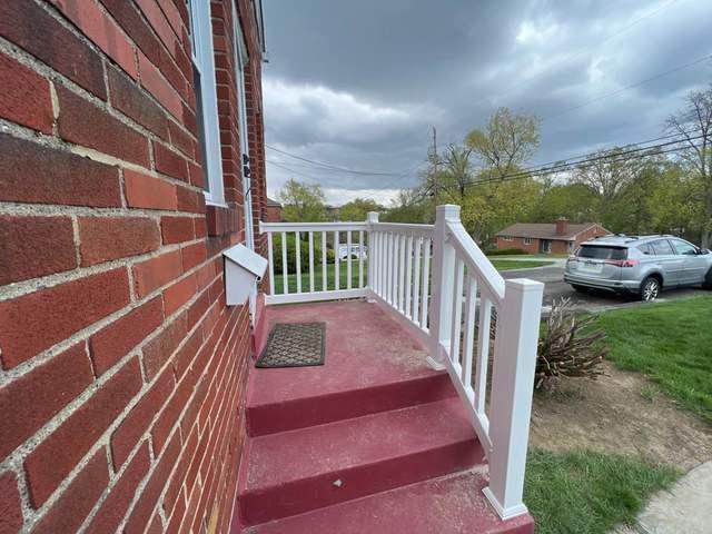 White 36" Superior T Railing Vinyl Railing / Square Balusters