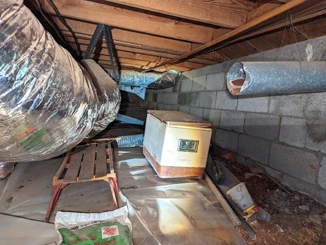 Damp and Musty Crawl Space Before Encapsulation