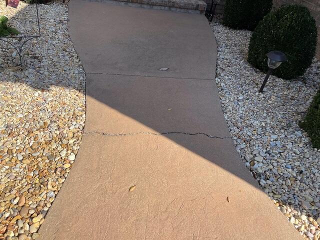 Cracked Concrete / before repair
