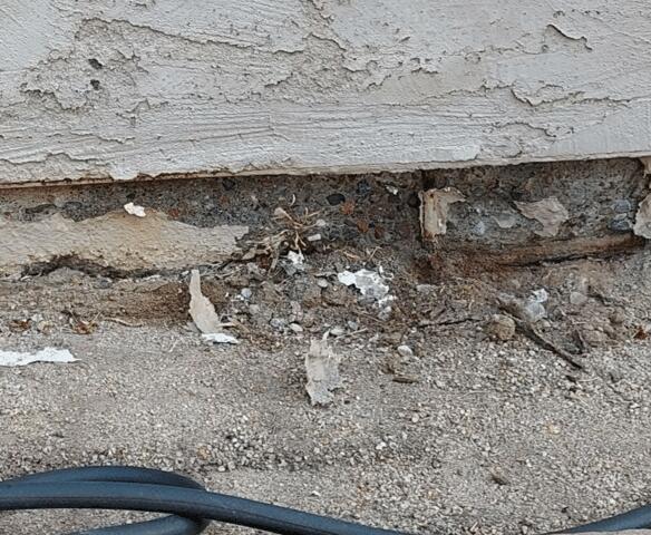 Spalling concrete in stem wall