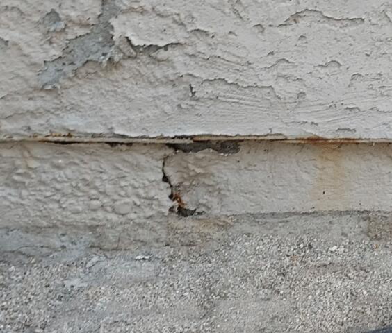 Vertical cracks in stem wall