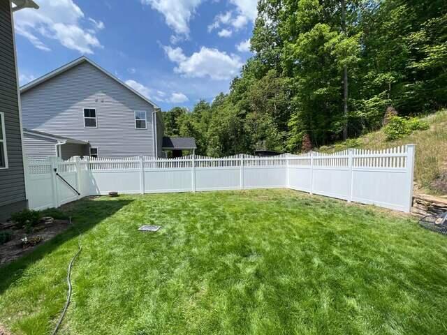 6' Acadia with Vinyl Picket Top / 6' Concave Yosemite White Vinyl Fence /New England Caps / (1) 8' double gate / (1) 4' gate