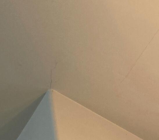 Symptoms of Foundation Problems: Ceiling Cracks