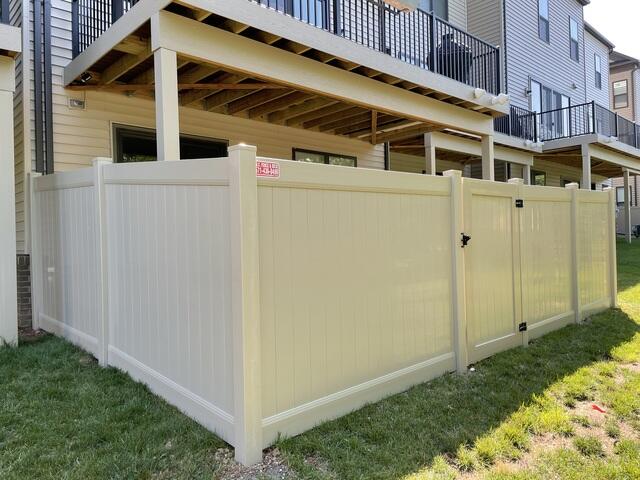 Vinyl Privacy Fence in Hampton VA (Beige)