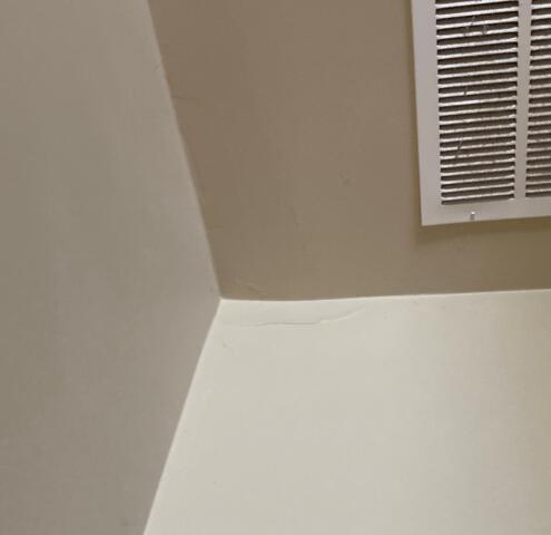 Symptoms of Foundation Problems in a House: Ceiling cracks