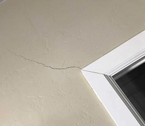 Symptoms of Foundation Problems: Wall Cracks