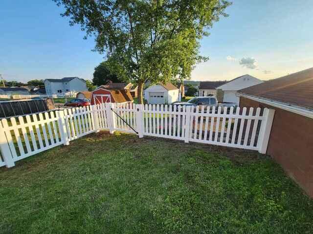 4' Olympic Picket Fence White Vinyl Fence /: (2) Gates