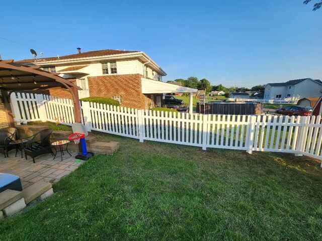 4' Olympic Picket Fence White Vinyl Fence /: (2) Gates