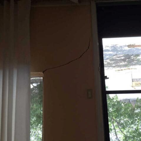 Signs of Foundation problems: Wall Cracks
