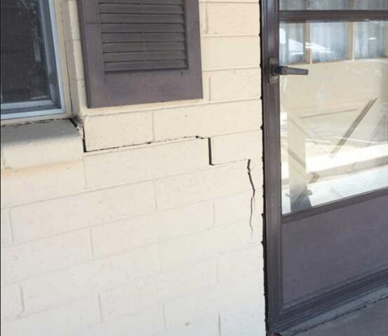 Signs of Foundation problems: Exterior Wall Cracks