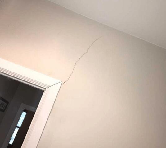 Symptoms of Foundation Issues: Wall Cracks