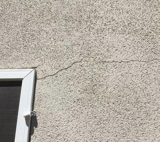 Symptoms of Foundation Issues: Exterior Cracks