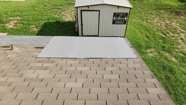 Right corner of roof's shingles