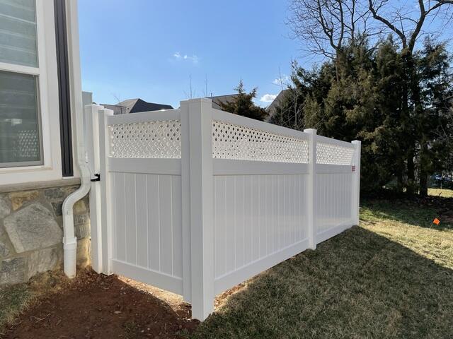Vinyl Privacy Fence install in Purcellville, VA