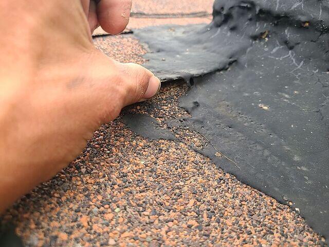 Rubber rooff sealant compermised