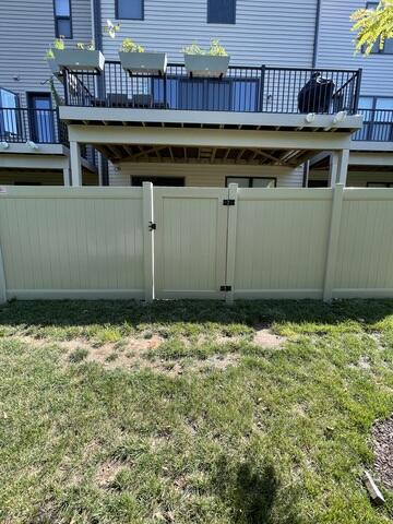 Vinyl Privacy Fence install in Chantilly, VA