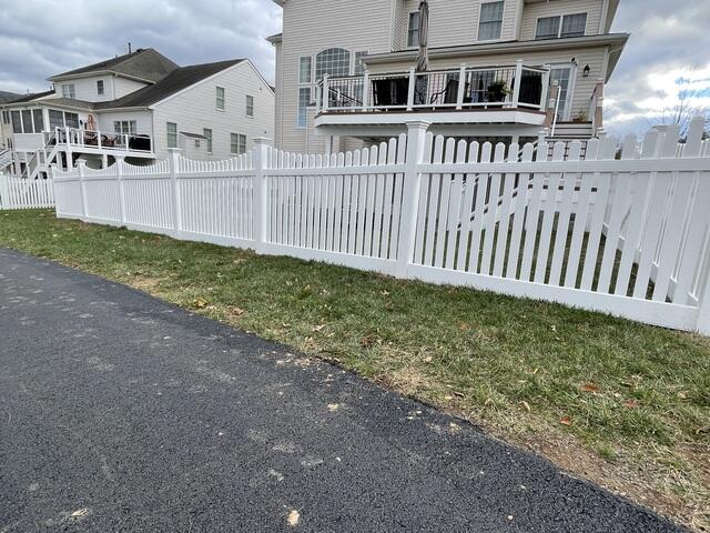 Vinyl Picket Fence install in Manassas, VA